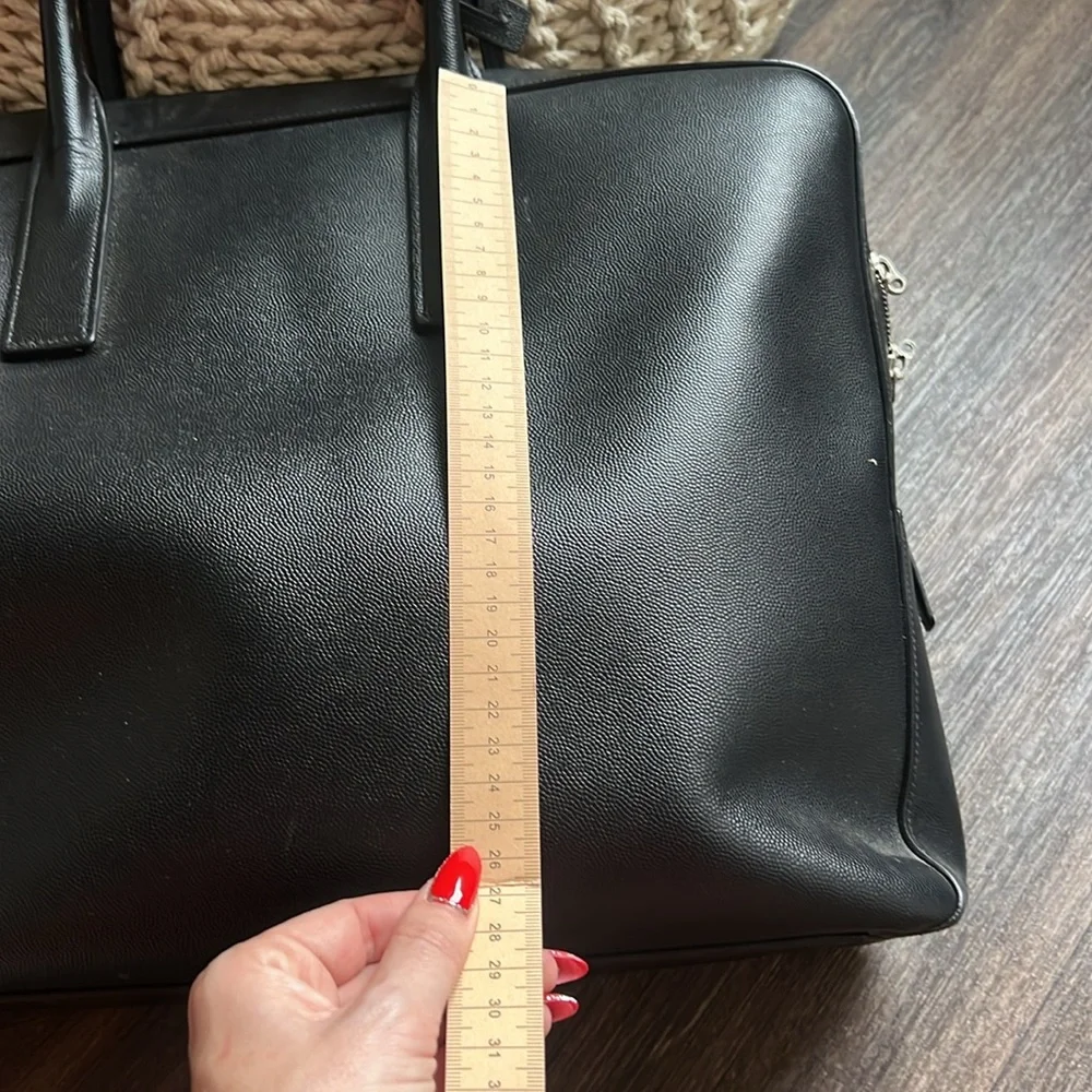 Saint Laurent about sleek tone